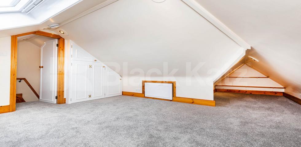 			NEWLY RENOVATED 2 BED, 2 Bedroom, 1 bath, 1 reception Apartment			 Beechwood Road, CROUCH END N8